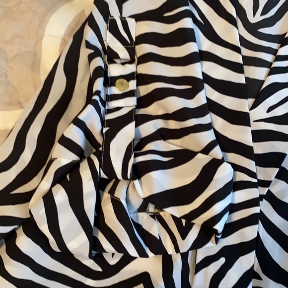 NWOT Small Michael’s Kors woman’s blouse - Picture 4 of 4